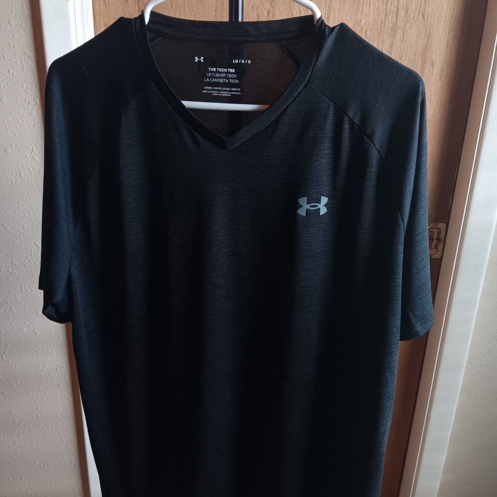 UA Men's Dark Gray V-Neck Texh Tee Sz L